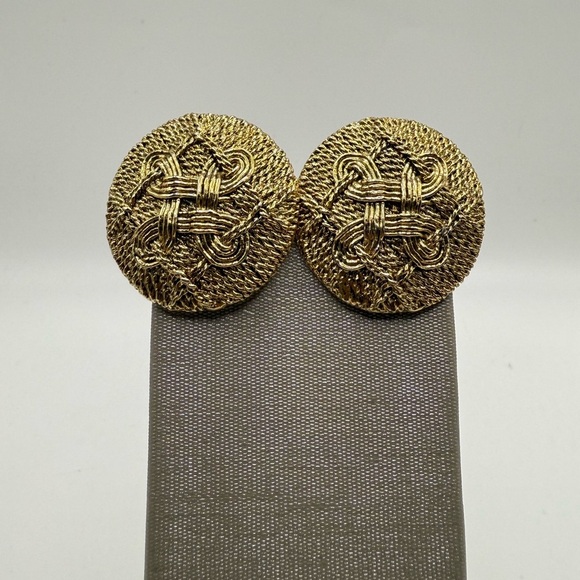 Vintage 1928 Textured Gold Tone Clip-on Earrings Filigree Scroll Big Round Dome - Picture 1 of 4